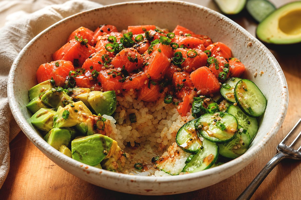 Poke bowl saumon avocat